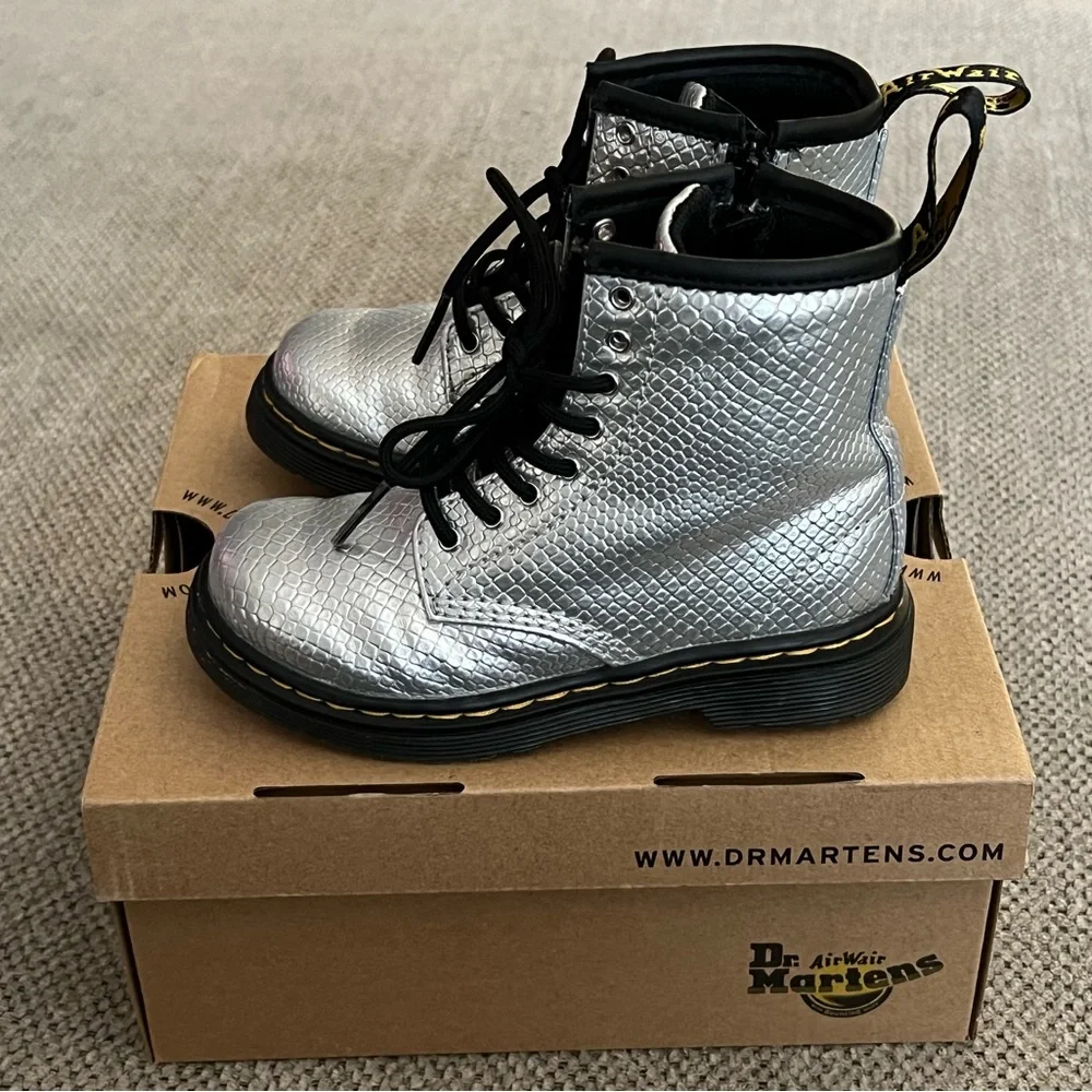 Dr. Martens Silver Reptile‎ Embossed 9